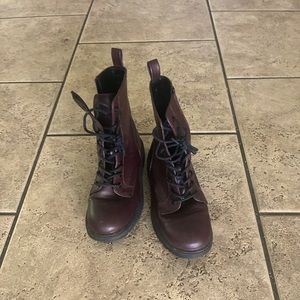 Size 7.5 women’s maroon combat boots